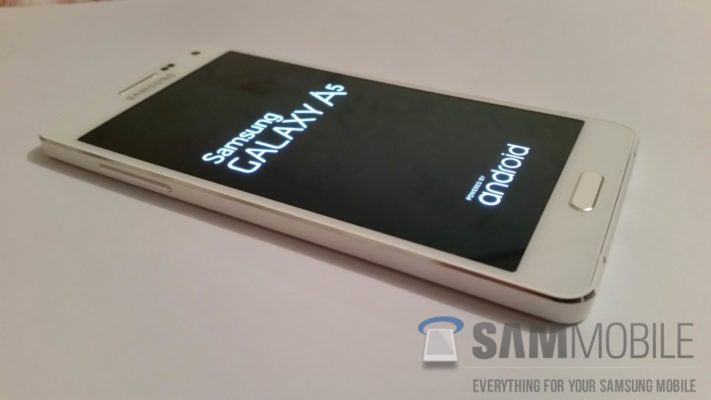 Samsung Galaxy A5 liknar Alpha, sägs få metalliknande material